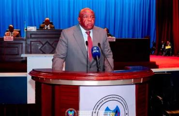 RDC–Assemblée nationale : Jean-Pierre Bemba défend la réforme des permis biométriques, la loi sur la drépanocytose adoptée à l’unanimité