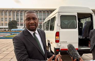 Coupe du Congo de football : « Modern Construction Congo » dote le DC Virunga de P. Munyomo d’un bus neuf pour la mobilité des ses joueurs