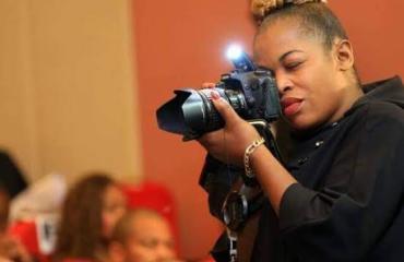 RDC : après l’extradition de Denise Dusauchoy, Patrick Muyaya prévient : « La justice vous atteindra »