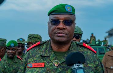 Violences, déplacés en Ituri : de passage à Mongbwalu, comment le gouverneur militaire entend-il ramener durablement la paix à Djugu ?