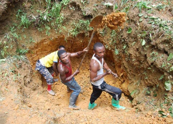 <p>A la recherche de l’or, un père de  famille perd sa vie dans un éboulement de terre à Masambo</p>
