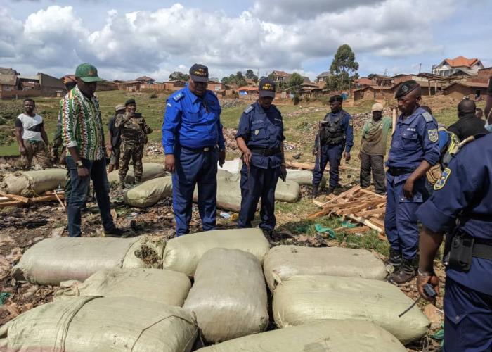Butembo La Police incinère 18 sacs de chanvre à fumer CongoRassure — free download