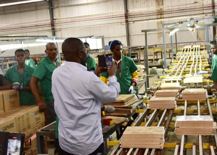RDC : Production de carreaux et de faïences "Made in Congo", Julien Paluku palpe du doigt les premiers résultats