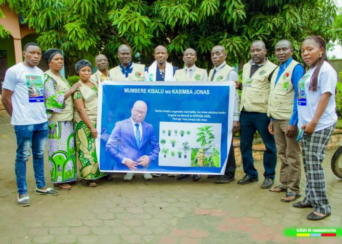 Jonas Kasimba pillier de la relance du marché agricole de Ruwenzori reçoit l'appréciation de la coopérative des agriculteurs
