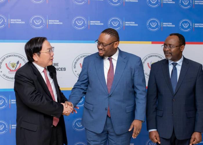 Tête-à-tête entre le Doudou Fwamba et Wencai Zhang autour du programme Grand Inga et le siège de la Banque Mondiale