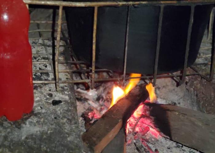 Quand la crise pousse les citadins à se tourner vers le bois de chauffage (reportage)