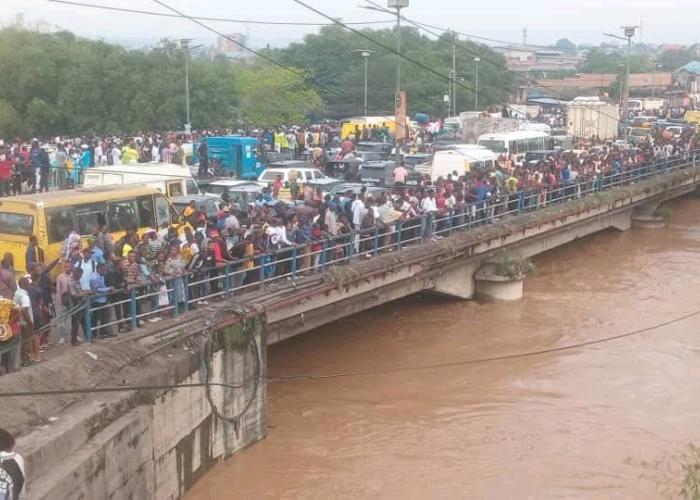 Une forte pluie diluvienne fait des dégâts et des pertes en vies humaines