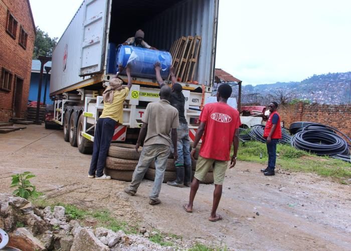 2025, 7.200 litres d’agefloc et 10 tonnes de sulfate d’aluminium, remis à la REGIDESO Bukavu par le CICR