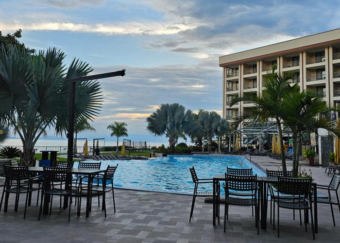 L'hôtel Serena au bord du lac Kivu dans la ville de Goma