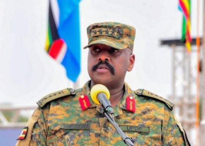 Muhoozi Kainerugaba à Kinshasa : l’inacceptable provocation d’un général sans doctrine militaire (Prof. Job Alain Alisa)