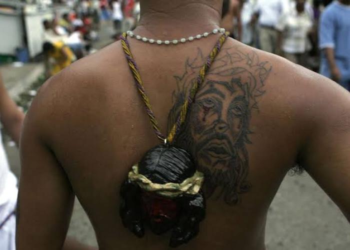 Quand le tatouage devient une infraction – plaidoyer pour une jeunesse victime de stigmatisation et d’arrestations arbitraires