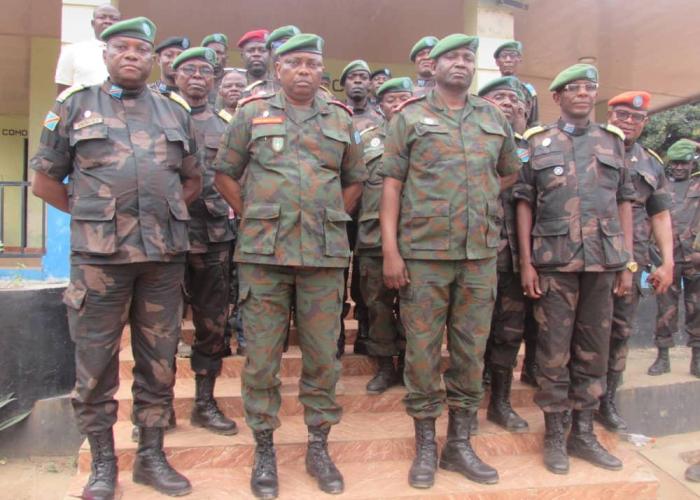 Sud-Kivu/Uvira : le général Mwaku galvanise les troupes et promet des réponses aux menaces sécuritaires