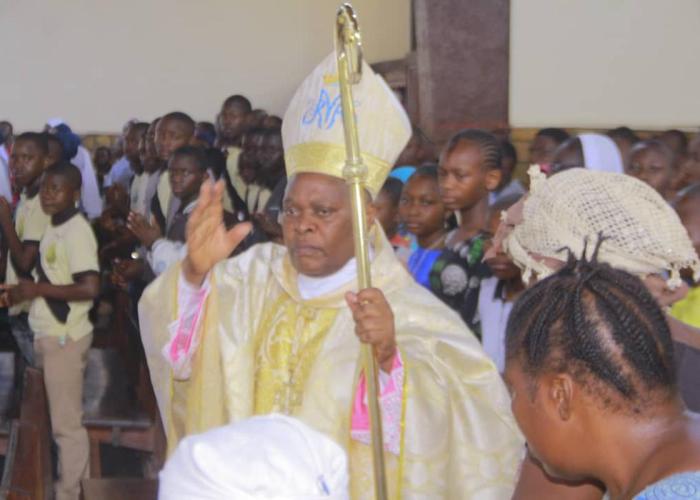 Mgr Uringi ferme l’église de Lopa après profanation