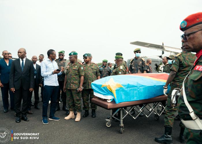 Sud-Kivu : le Gouverneur Jean-Jacques Purusi rend les dernièrs hommages au Général Mwaku Mbuluku décédé à Uvira