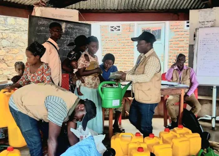 Uvira : 150 ménages reçoivent des kits aratoires et des semences pour lutter contre la malnutrition