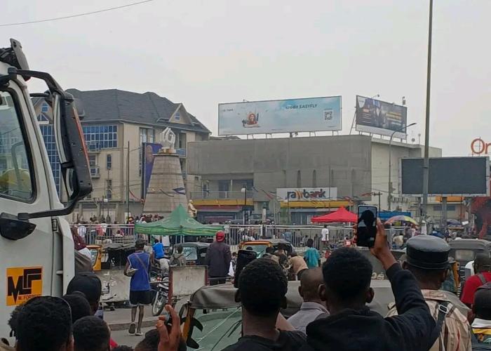 Urgent : braquage maîtrisé à l'agence RawBank Victoire de Kinshasa