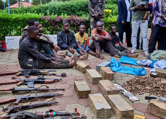 Ituri : 5 trafiquants d’armes arrêtés et 7 miliciens se rendent aux FARDC
