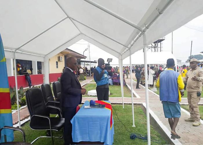 RDC : 114 détenus bénéficient d'une libération conditionnelle dont 61 à Kinshasa  Au total 114 détenus ont bénéficié d'une libération parmi lesquels 61 à Kinshasa. Dans un Communiqué N°007/CAB/ME/MIN/J&GS/2025 paru ce Mardi 02 Décembre 2025, le Ministre d'Etat en charge de la Justice et Garde des Sceaux en RDC annonce avoir procédé dès le matin de ce même mardi, à la première vague de libérations conditionnelles, faisant suite à la signature de l'Arrêté N°03/CAB/ME/MIN/J&GS/2025 du 13 Novembre 2025 portant 